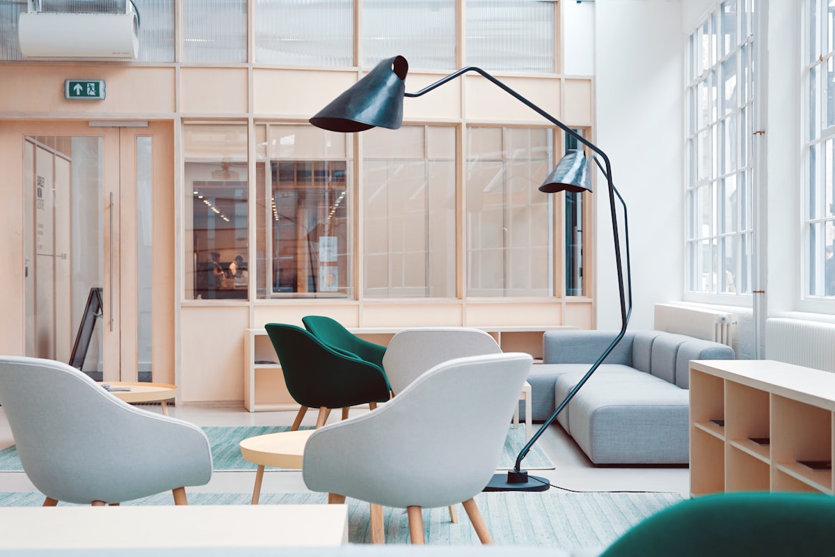 Compacte werkhoek in een klein huis
